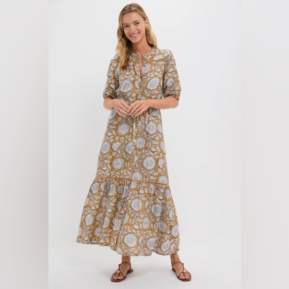 NWT Arles Satin Lucy 4 Short Sleeve Dress